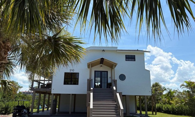 Palm Island House | Don Pedro Island: Canal w. dock and 5-Min to Beach