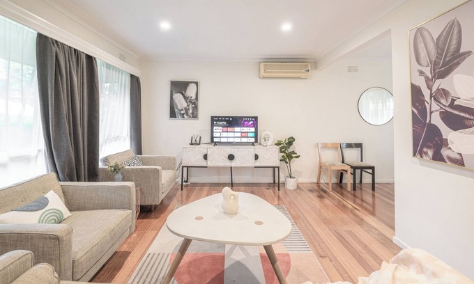 Doncaster East House | Doncaster East Garden 2br House Parking