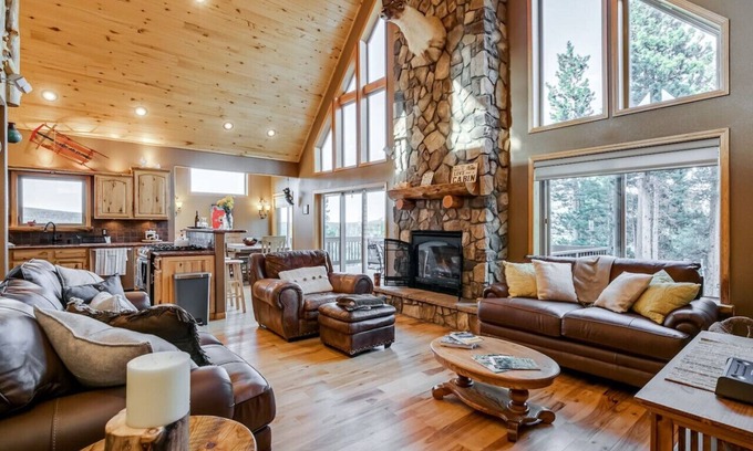 Black Hawk House | Dory Lakes · Breathtaking Views Hot Tub, Pool Table, Fireplace