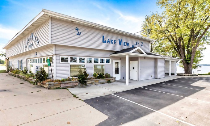 Lake City Apartment | Double Bed Room in Heart of Lake City