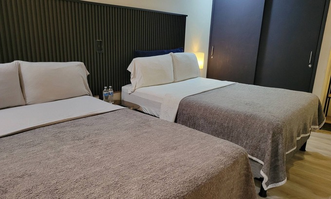 San Salvador Apartment | Double room 04 with 2 double beds, air conditioning, private bathroom