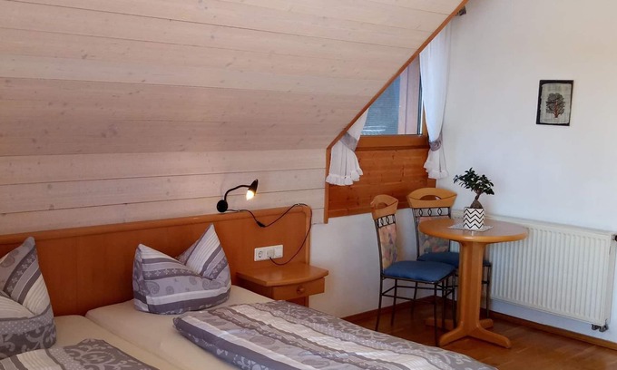 Amtzell Apartment | Double room 1 - Gasthof Grüner Baum "Congo"