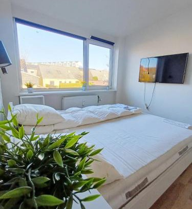 Norresundby Apartment | Double room 4 with Free Parking