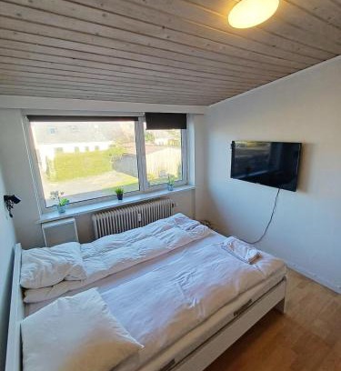 Norresundby Apartment | Double room 5 with Free Parking