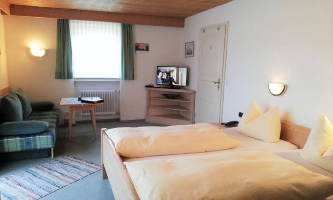 Bad Bayersoien Apartment | Double room no. 3 - Gästehaus Seeleiten