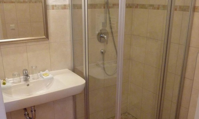 Burg-Kauper Apartment | Double room, shower/toilet, breakfast - To the snake king