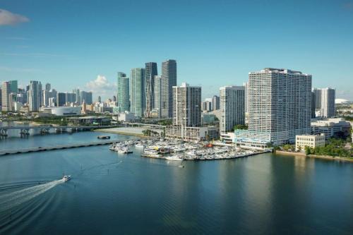 Downtown Miami Hotel | DoubleTree by Hilton Grand Hotel Biscayne Bay