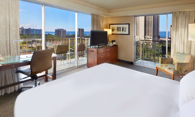Waikiki Hotel | DoubleTree by Hilton Hotel Alana - Waikiki Beach
