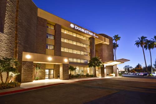North Mountain Hotel | DoubleTree by Hilton Phoenix North
