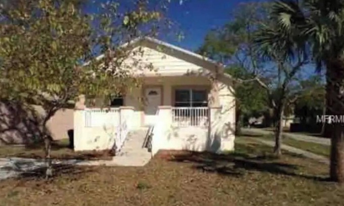 Port Tampa City House | Down By the Bay, 1mile to beach, 2 miles to McDill AFB