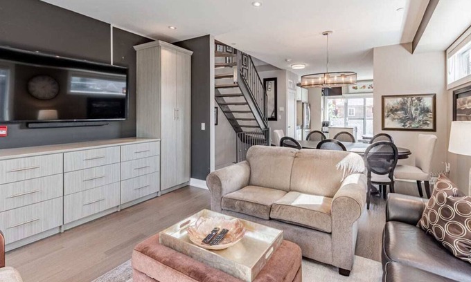 Little Italy House | Downtown 3-Story Exec Townhouse - Free Parking!
