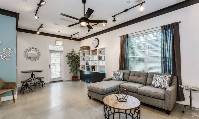 South Pensacola Apartment | Downtown Dreams Too is now available in Historic North Hill!