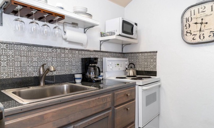 Northeast Reno Apartment | Downtown Gem In Reno with garage and backyard
