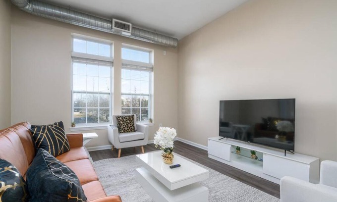 Downtown Indianapolis Apartment | Downtown INDY Private Bedroom - Shared