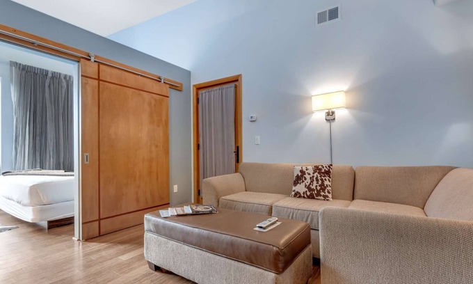Jackson Hole Hotel | Downtown Jackson - 1 Bedroom Miller Park Suite