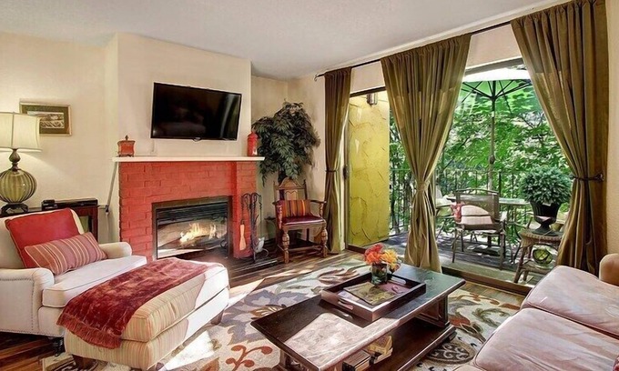 Education Hill House | Downtown Redmond 2 bed 1.5 bath