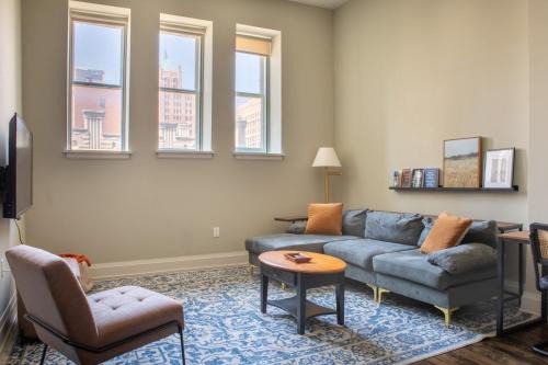 East Town Apartment | Downtown Sleek 2BR Loft