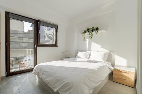 Vitan Apartment | Downtown Urban Studio w Balcony Vol 3