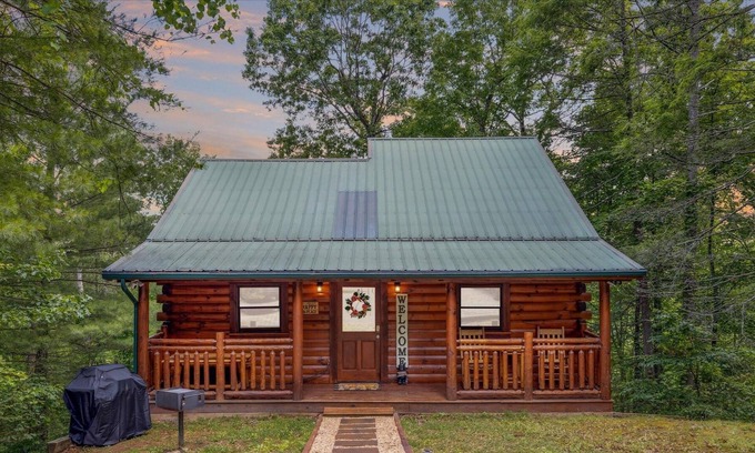 Sevierville Cabin | Dreamcatcher 2 Bedroom Cabin by Redawning
