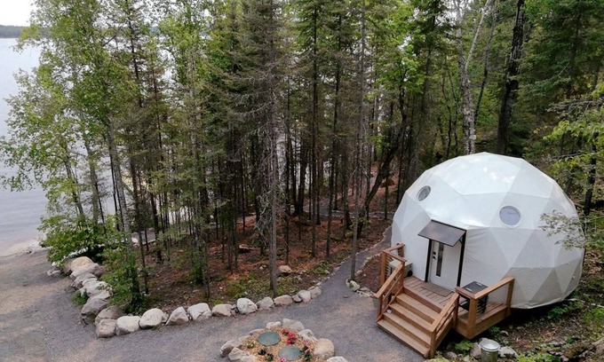 Crane Lake Cabin | Dreamy Luxury Glamping Dome with Lakefront Views near Voyageurs National Park in Crane Lake, MN