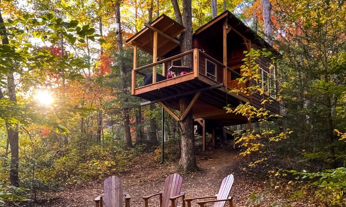 Copperhill Cabin | Dreamy Treehouse Getaway ~Dog Friendly~Disc Golf