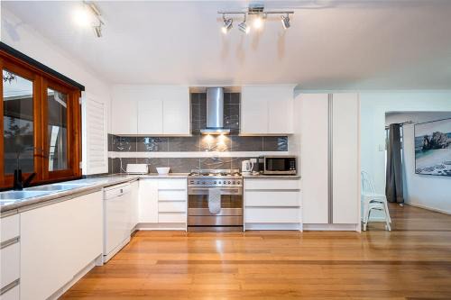 Burleigh Heads House | Driftwood By Khove