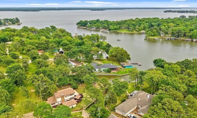 Tool House | Duck Inn Lakefront Retreat on Cedar Creek Lake 4BR/3BA Dock + Spacious Yard