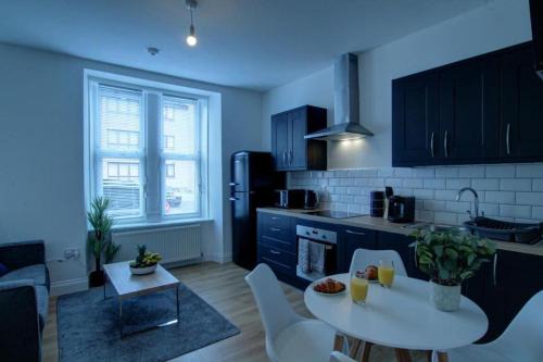 Dundee Apartment | Dundee - 1 Bed - Sleeps 4 - Free Parking