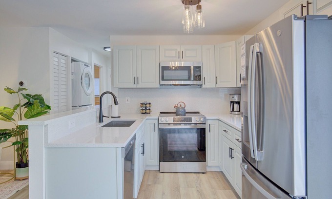 Dunedin Condo | Dunedin Csy Exceptionally Clean King Beds Modern Fresh Remodel Dogs Welcome
