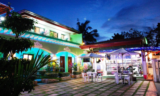 Puerto Princesa City Centre House | DZR Guest House