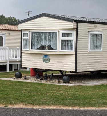 Ingoldmells House | E16 Millfields 6 berth caravan MAX 4 ADULTS Bob family's only and lead person must be over 30