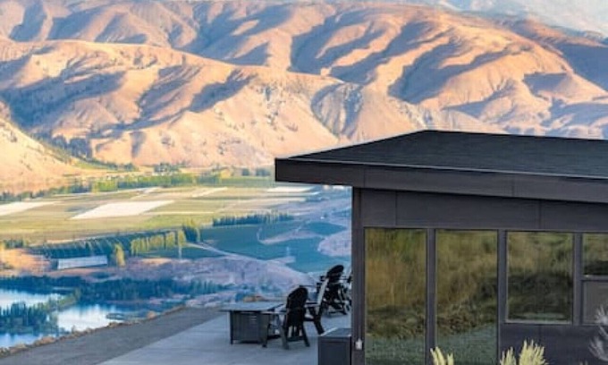Orondo House | Earthlight 2 - On Top of The World