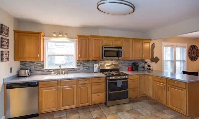 East Hill House | East Nash-Sleeps 10 Walk To Bars 8 mins to DT!
