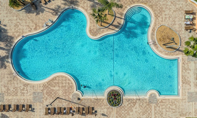 Florida Central Atlantic Coast Hotel | Easy Disney Access from Your Three Spacious, Welcoming Orlando Suites | Pool