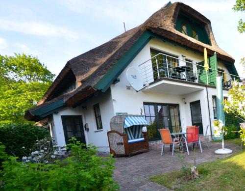 Gross Zicker House | Eck-Reethaus-Sturmhaube