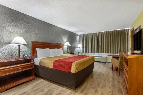 Broken Arrow Hotel | Econo Lodge Broken Arrow-Tulsa