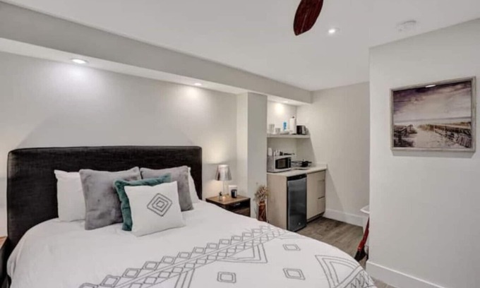 Barrier Island Apartment | Eden Escape: Walk to FLT Beach - 1105