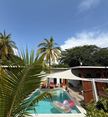 La Libertad House | El Tunco Villa Oya 2 Surf Retreat Pool Tropical Vibes