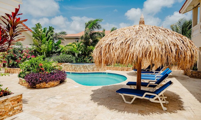 Noord Apartment | Elegant 2-bedroom Apartment 2 km From Eagle Beach