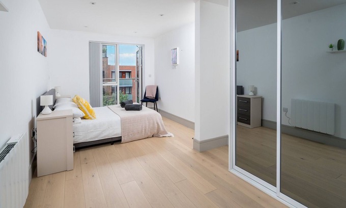 Tottenham Green Apartment | Elegant 3 bed 2 bath flat in N London