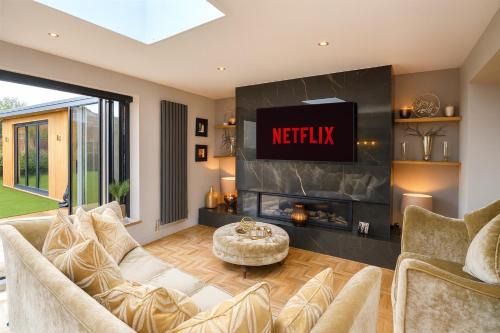 Ellesmere Port House | Elegant and Spacious 4 Bedroom Property with Driveway Parking