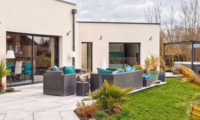 Ranville House | Elegant house with jacuzzi, modern comfort and history in Ranville