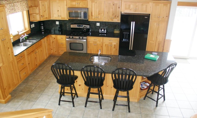 Franklin House | Elegant, spacious 5 bedroom home on Molasses Pond