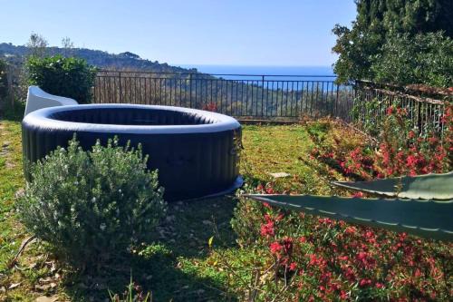 Perdifumo Villa | Elegante villa panoramica con giardino e idromassaggio a 10 minuti dal mare