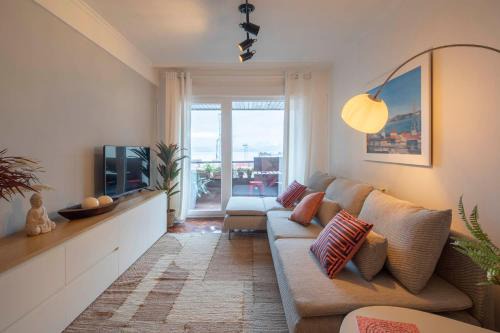 Vigo Apartment | Elegantes colores en el puerto by CABANA Rentals