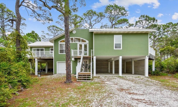 Plantation House | ELEGANTLY APPOINTED AND RECENTLY RENOVATED in 2016!