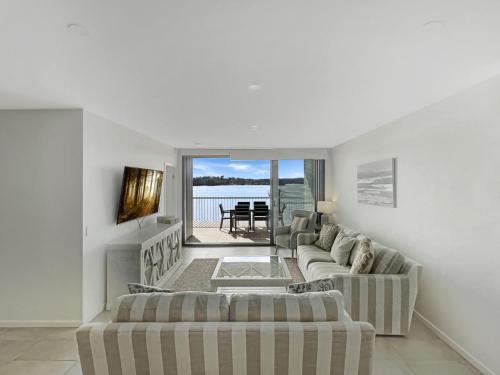 Batemans Bay Apartment | Elegantly Spacious 3-Bed Unit Overlooking the Bay
