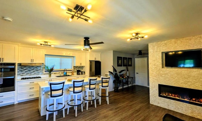 Santa Elena House | Elena`s Jewel - Modern 2BR Home