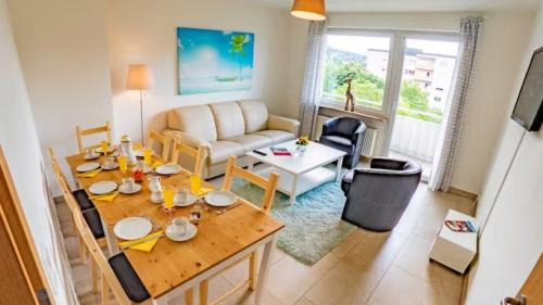 Sanderau Apartment | Eleonoras Ferienwohnung in Würzburg Stadt am Park mit Balkon inklusive eigenen Parkplätzen vor der Tür