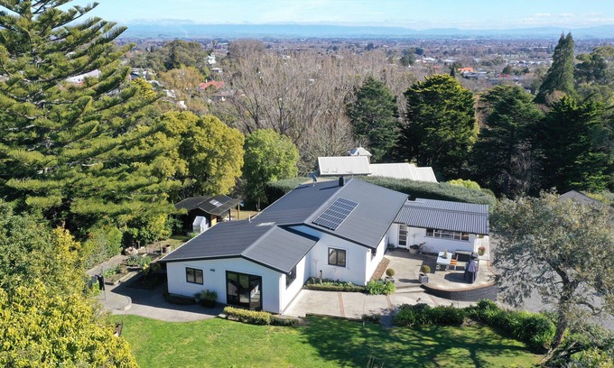 Havelock North House | Elevated family home near Te Mata Peak